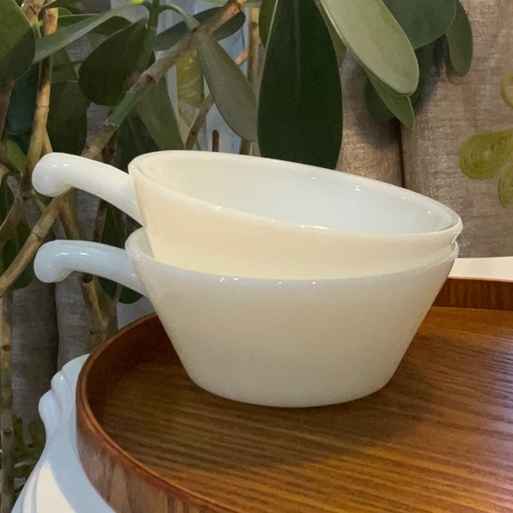 Set of 2 Anchor Hocking Fire King Milk Glass Vintage Soup Bowls With Handles - Picture 1 of 7